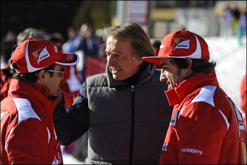Лука ди Монтедземоло вместе с гонщиками Ferrari на празднике Wrooom