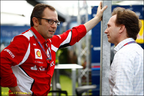 Руководитель Ferrari Стефано Доменикали со своим коллегой из Reв Bull Racing Кристианом Хорнером