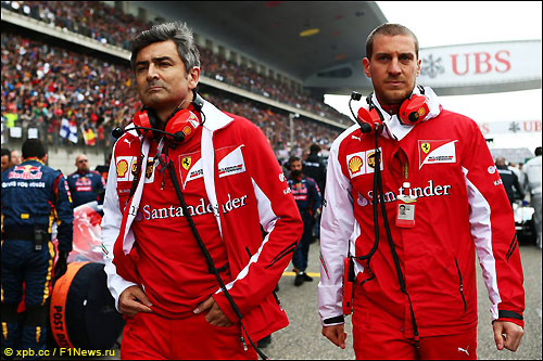 Марко Маттиаччи и руководитель пресс-службы Ferrari Ринато Бизиньяни (справа)