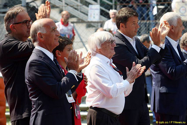 Анжело Стикки Дамиани (на переднем плане), Берни Экклстоун и Маттео Ренци, премьер-министр Италии,  на гонке в Монце, 2015 год