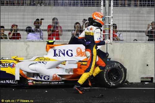 Нельсон Пике после аварии на трассе Гран При Сингапура