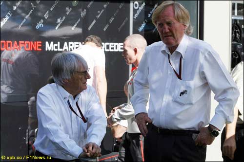 Берни Экклстоун и Рон Уокер, промоутер Гран При Австралии, Мельбурн, 2007 год