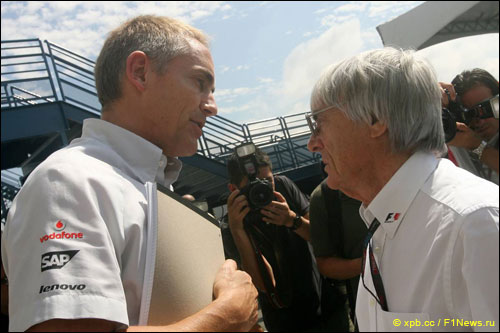 Руководитель McLaren Мартин Уитмарш с главой менеджмента Ф1 Берни Экклстоуном