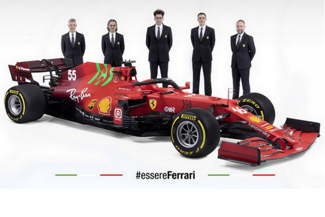 Команда Ferrari на презентации новой машины