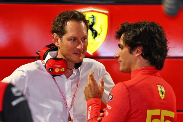 Джон Элканн, президент Ferrari, и Карлос Сайнс, фото XPB