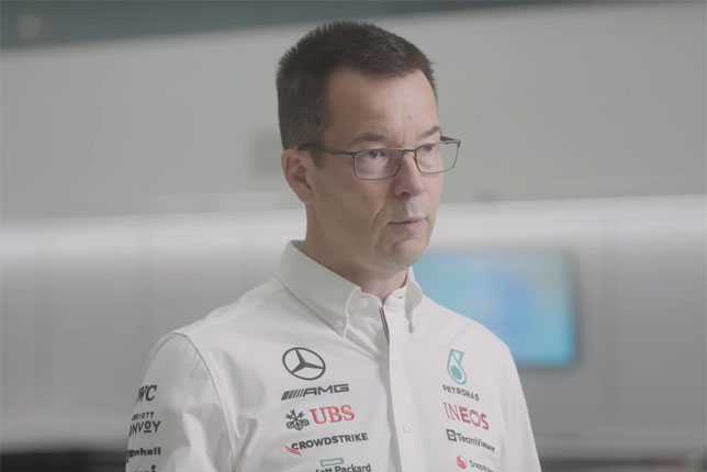 Майк Эллиотт, кадр из видео Mercedes