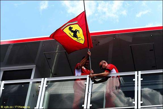 В Ferrari приспускают флаг на моторхоуме в знак скорби о кончине Маркионне