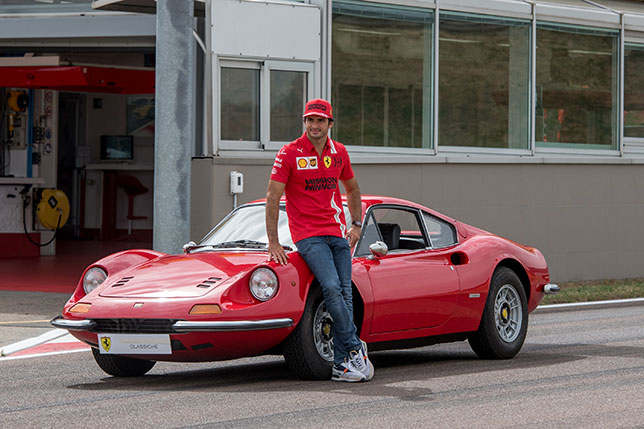 Карлос Сайнс у классической Ferrari Dino 246 GT