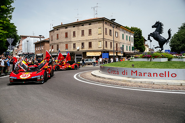 Парад гиперкаров Ferrari по улицам Маранелло, фото пресс-службы Ferrari