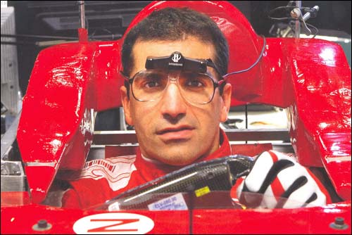 Марк Жене за рулём симулятора. Фото из релиза Ferrari