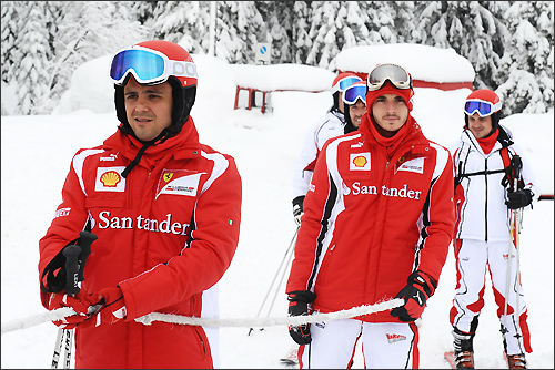 Гонщики Ferrari на горнолыжном склоне