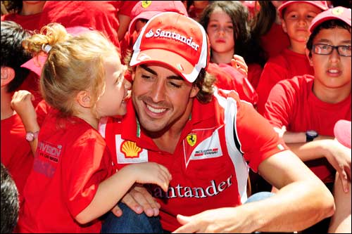 Фернандо Алонсо в детском лагере Ferrari