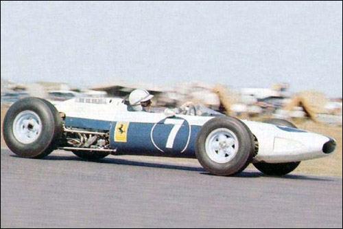 Джон Сёртиз на Ferrari 158 F1 участвует в Гран При США 1964 года