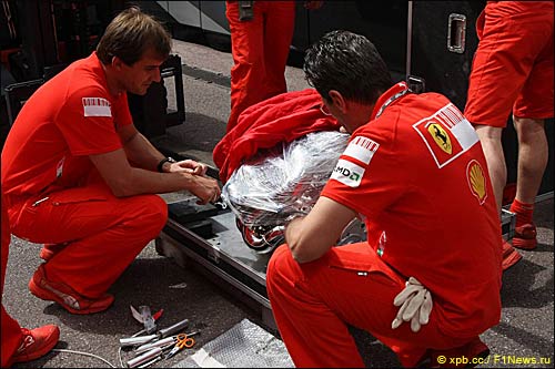 Мотор Ferrari и инженеры команды