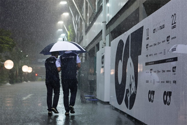 Дождь в Сингапуре, фото пресс-службы AlphaTauri