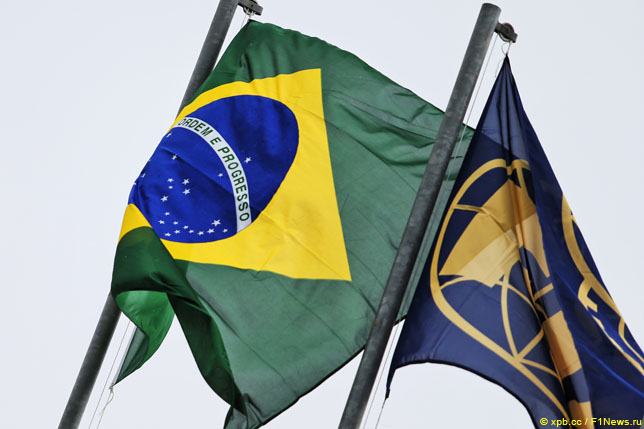 Флаги Бразилии и FIA
