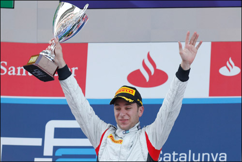 Робин Фряйнс после победы в гонке GP2 в Испании