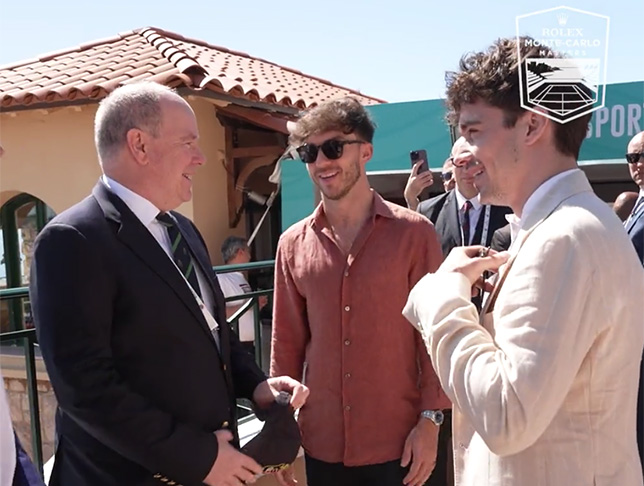 Шарля Леклера и Пьера Гасли приветствует Альбер II, князь Монако, кадр из интервью пресс-службы турнира