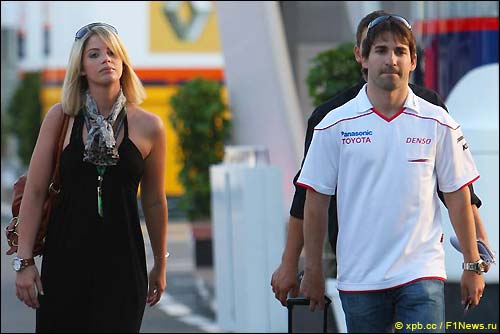 Тимо Глок и его подруга, Изабель Рейс, накануне Гран При Испании...
