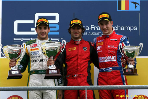 Жюль Бьянки, Лука Филиппи и Йозеф Краль на подиуме воскресной гонки GP2 в Спа