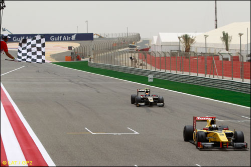 Победный финиш Давиде Вальсекки в воскресной гонке GP2 в Бахрейне