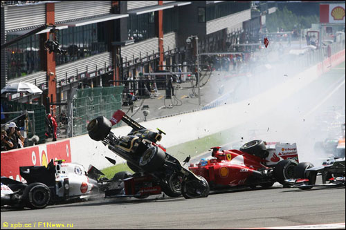 Авария на старте Гран При Бельгии 2012