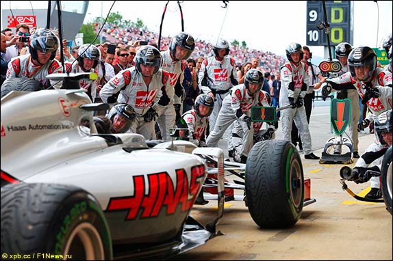 Тренировка пит-стопов в Haas F1