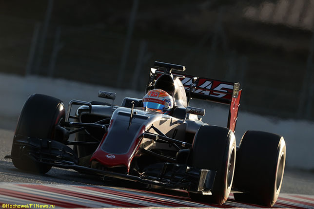 Роман Грожан на тестах в Барселоне за рулём машины Haas VF-16