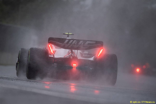 Мик Шумахер за рулём машины Haas на трассе в Монреале