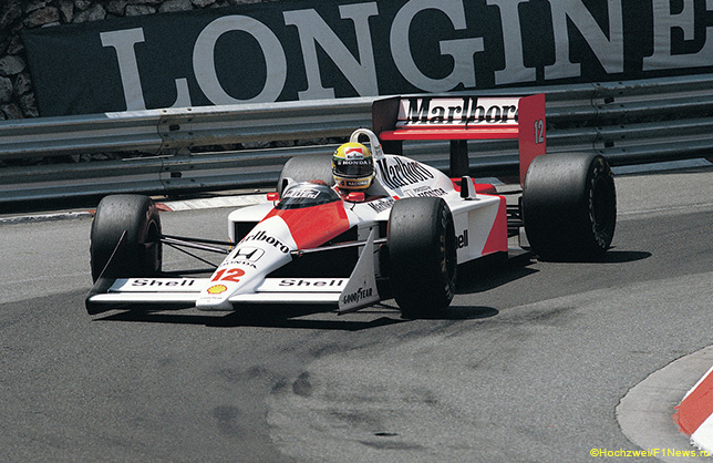 Айртон Сенна за рулём McLaren MP4/4 на трассе в Монако, 1988 год