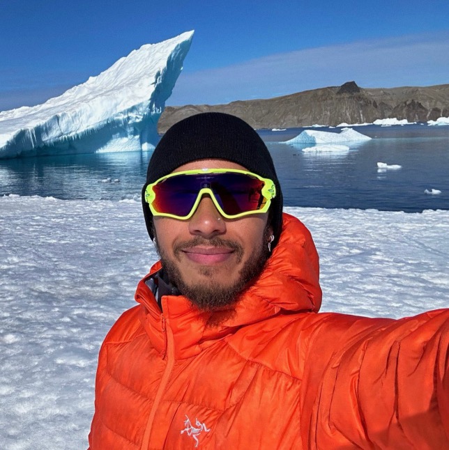 Льюис Хэмилтон в Антарктике, фото из социальных сетей