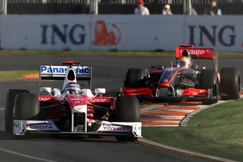 Гран При Австралии'09. Льюис Хэмилтон преследует Ярно Трулли
