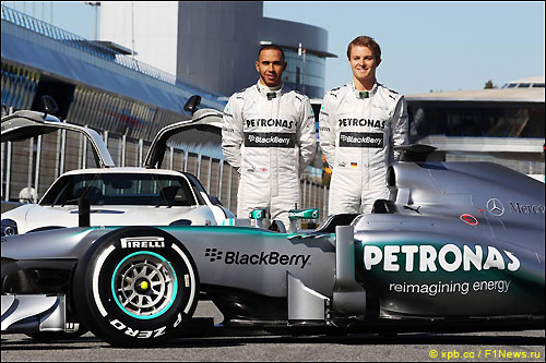 Льюис Хэмилтон и Нико Росберг на презентации Mercedes W04