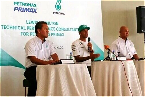 Льюис Хэмилтон на пресс-конференции Petronas