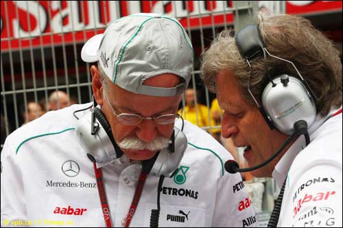 Руководитель Mercedes-Benz Дитер Цетше и вице-президент Mercedes Motorsport Норберт Хауг