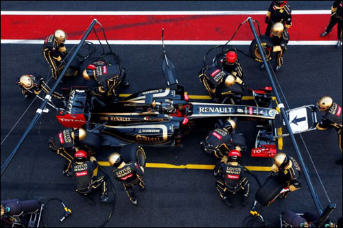 Тренировка пит-стопов в Lotus Renault