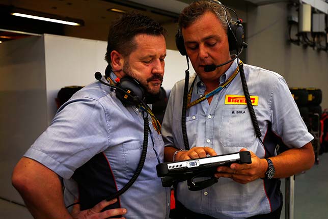 Пол Хембри, директор Pirelli Motorsport, и Марио Изола, гоночный менеджер Pirelli
