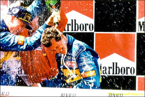 Джонни Херберт и Михаэль Шумахер на подиуме Гран При Испании, 1995 г.