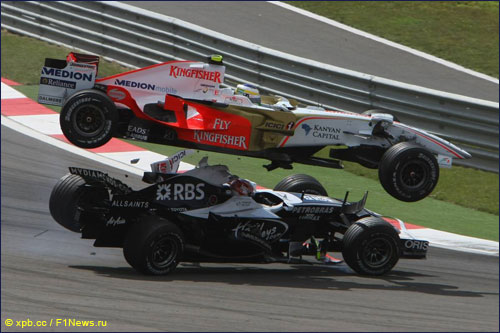 Самая известная авария Накаждимы в Ф1: с участием японца и Джанкарло Физикеллы на старте Гран При Турции 2008 года