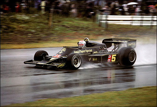 Победитель Гран При Японии 1976 года Марио Андретти