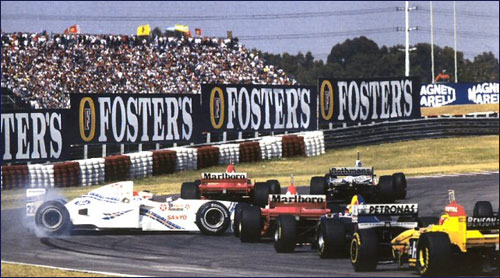 Начало массового столкновения на старте Гран При Аргентины 1997 года