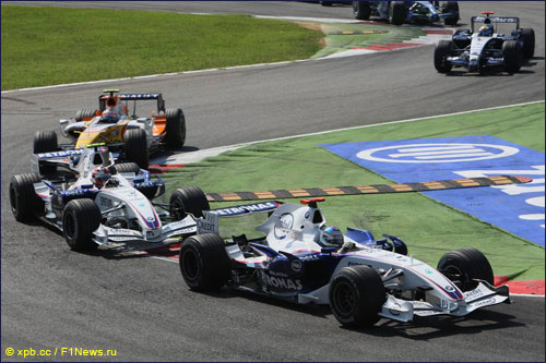 Пилоты BMW Sauber Ник Хайдфельд и Роберт Кубица закончили Гран При Италии 2007 года четвертым и пятым