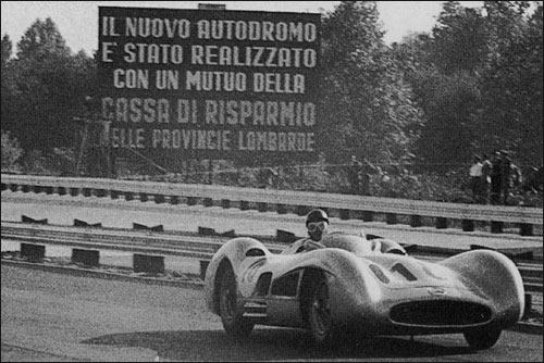 Победитель Гран При Италии 1955 года Хуан-Мануэль Фанхио