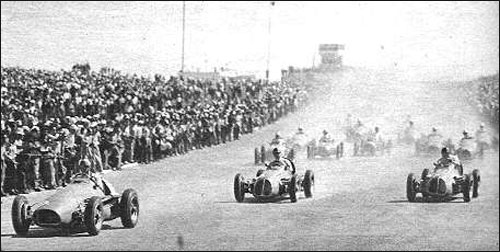 Старт первого в истории Гран При Аргенитны Ф1 в присутствии 200 тысяч болельщиков. 1953 год