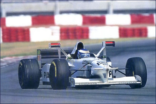 Tyrrell 025 под управлением Мики Сало на Гран При Аргентины 1997 года