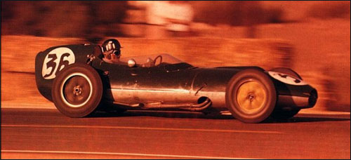 Грэм Хилл за рулем Lotus 16 на Гран При Португалии 1959 года