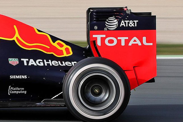 Логотип AT&T на заднем антикрыле Red Bull RB12