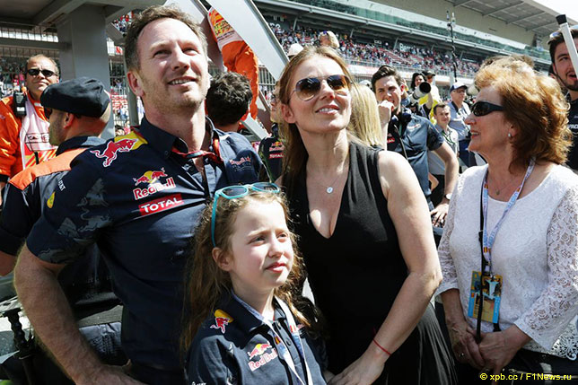 Кристиан Хорнер, Джерри Холлиуэлл и её дочь Блубелл на Гран При Испании, 2016 год