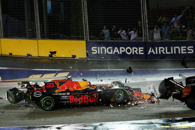 Гран При Сингапура. Столкновение на первом круге