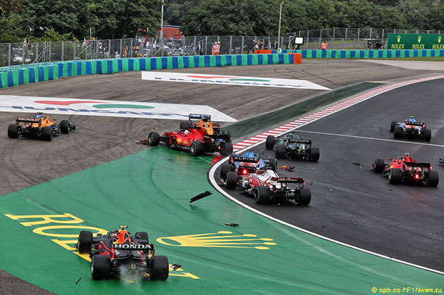 Инцидент на старте Гран При Венгрии, в котором пострадали машины нескольких команд